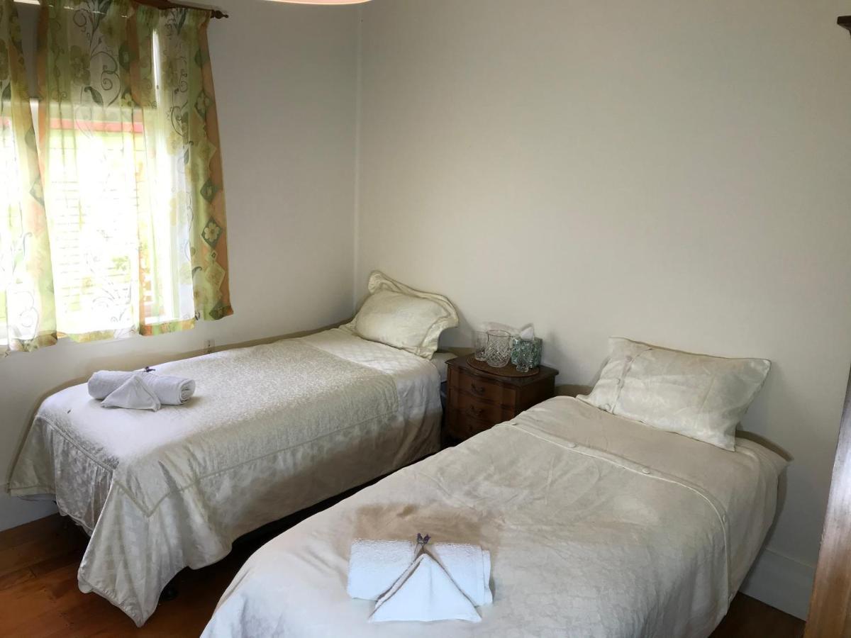 School Lane B&B Wr. Фангареи Экстерьер фото